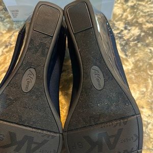 Women’s size 8 AK sport Wisher pumps